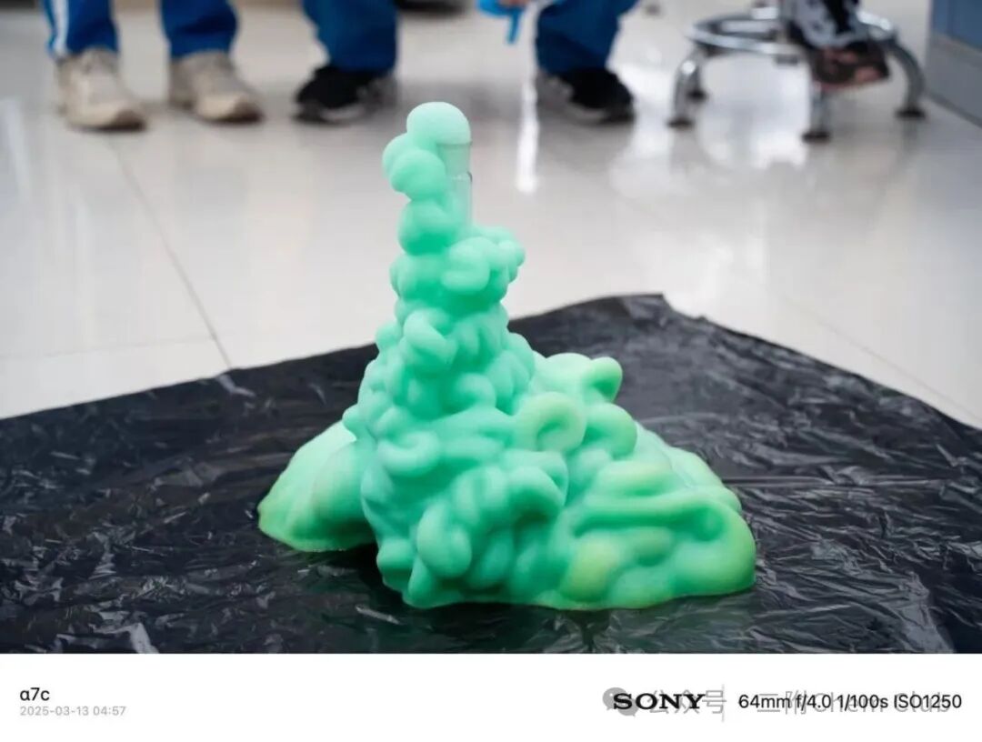 The Final Experiment of 2025: Elephant Toothpaste